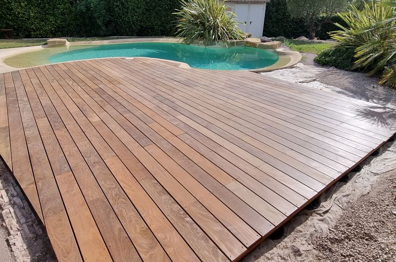 Terrasse bois avec piscine