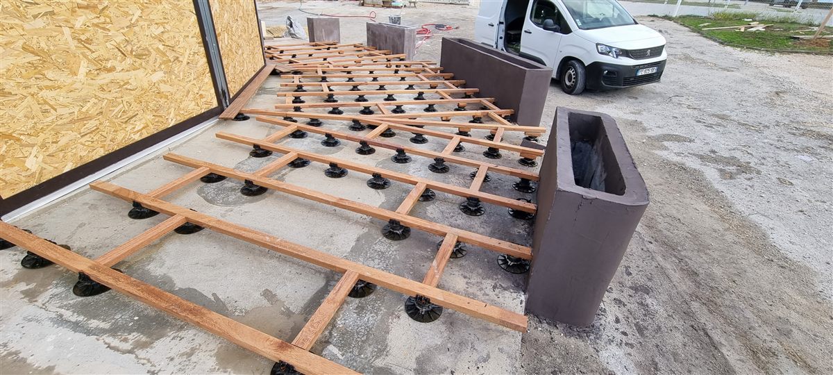 Création de terrasse en bois à Allauch – Les Collines Fleuries