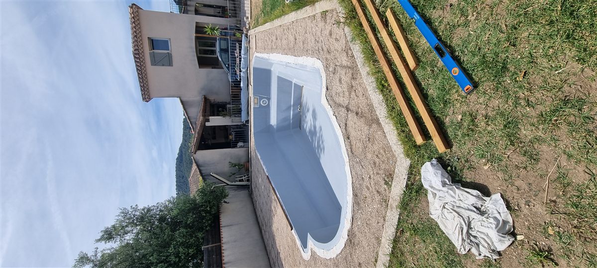 Création de terrasse en bois à Bouc-Bel-Air – Les Collines Fleuries